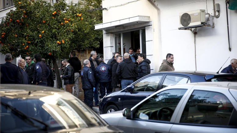 Νέες αποκαλύψεις: Πριν εκτελέσει την οικογένεια του ο μακελάρης των Αγίων Αναργύρων ήταν με τον Κώστα Σημίτη